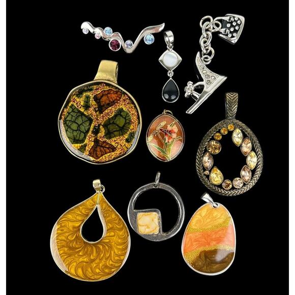 Pendant Lot Of 9 Assorted Natural Color Acrylic Rhinestones Silver And Gold Tone - Picture 1 of 16